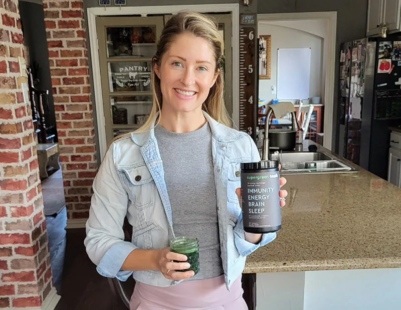 Kenna in the kitchen with Supergreen Tonik