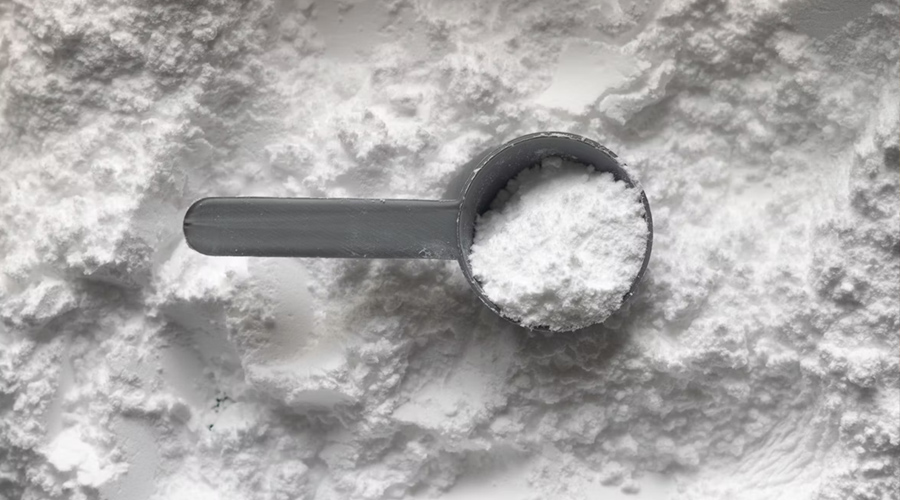 White creatine monohydrate powder